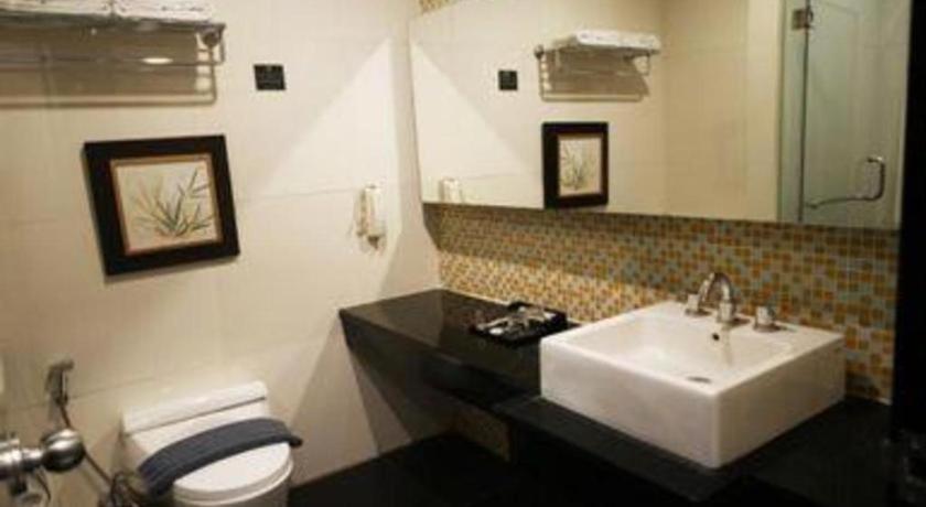 Grand Basko Hotel Padang  Esterno foto
